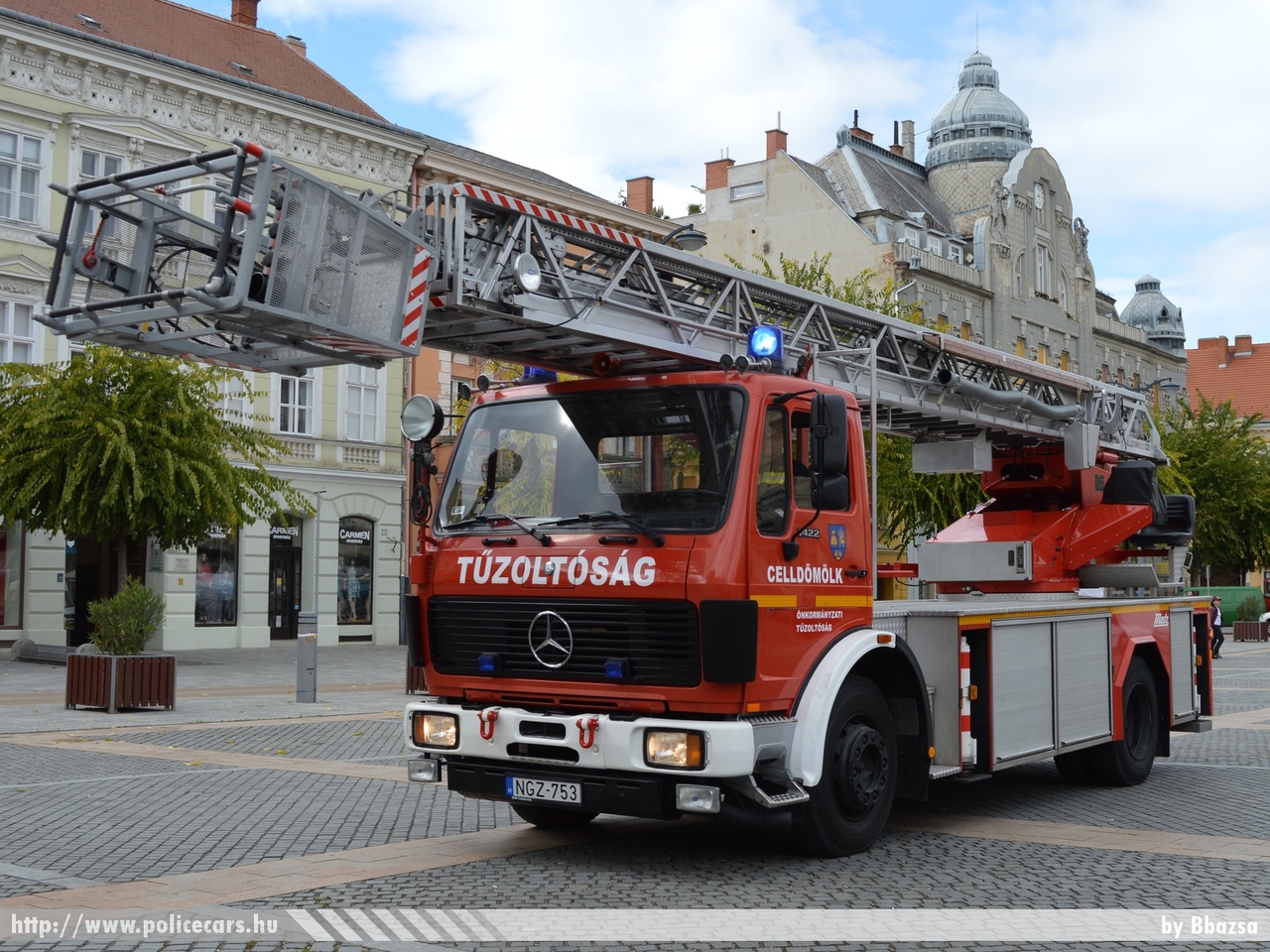 Mercedes 1422, Celldömölki Önkormányzati Tûzoltóparancsnokság, fotó: Bbazsa
Keywords: tûzoltóautó tûzoltó ÖTP tûzoltóság magyar Magyarország fire firetruck Hungary hungarian NGZ-753