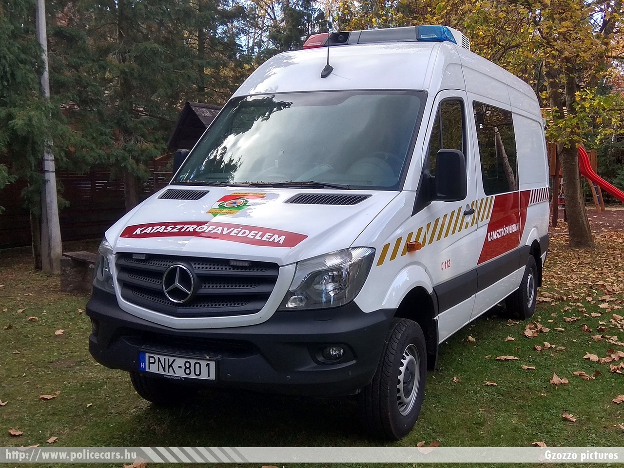 Mercedes Sprinter II facelift, Országos Katasztrófavédelmi Fõigazgatóság, fotó: Gzozzo pictures
Keywords: tûzoltóautó tûzoltó tûzoltóság magyar Magyarország katasztrófavédelem fire firetruck Hungary hungarian PNK-801