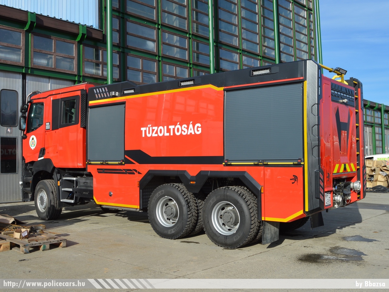 Renault, fotó: Bbazsa
Keywords: tûzoltóautó tûzoltó tûzoltóság magyar Magyarország katasztrófavédelem fire firetruck Hungary hungarian 