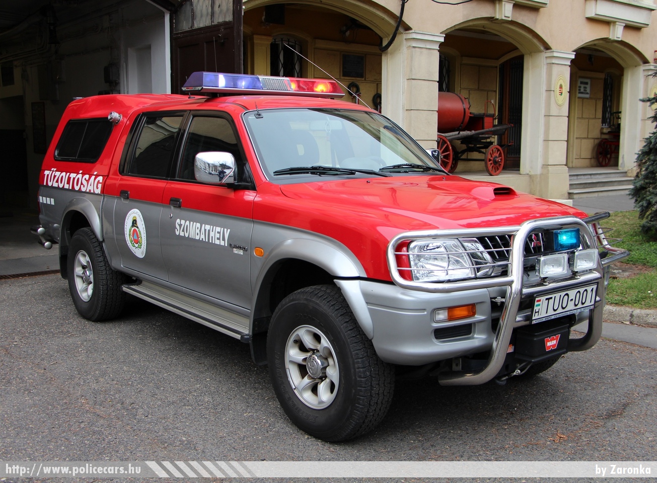 Mitsubishi L200, Vas Megyei Katasztrófavédelmi Igazgatóság, fotó: Zaronka
Keywords: tûzoltóautó tûzoltó tûzoltóság magyar Magyarország katasztrófavédelem fire firetruck Hungary hungarian TUO-001
