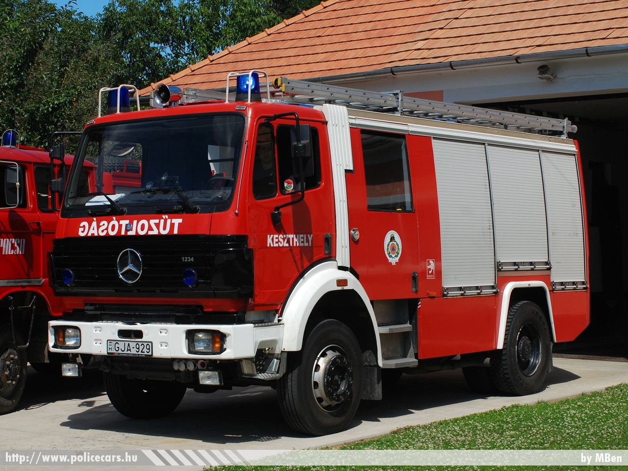 Mercedes 1234 Rosenbauer TLF 4000 AT, Zala Megyei Katasztrófavédelmi Igazgatóság, fotó: MBen
Keywords: tûzoltóautó tûzoltó tûzoltóság magyar Magyarország katasztrófavédelem fire firetruck Hungary hungarian GJA-929