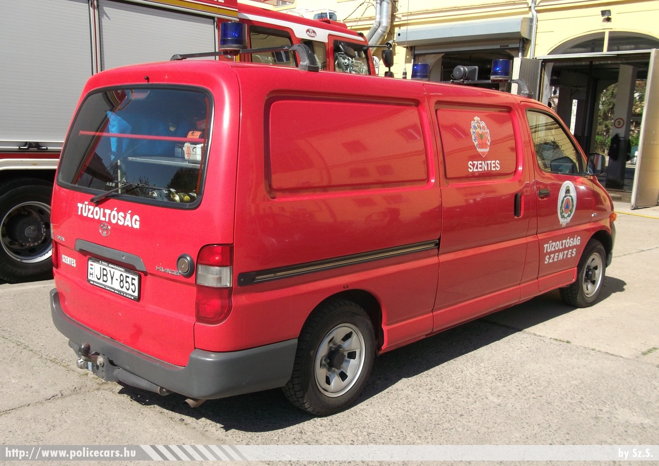 Toyota Hiace, Csongrád Megyei Katasztrófavédelmi Igazgatóság, Szentesi Katasztrófavédelmi Kirendeltség, Szentesi Hivatásos Tûzoltóparancsnokság, fotó: Sz.S.
Keywords: tûzoltóautó tûzoltó tûzoltóság magyar Magyarország katasztrófavédelem fire firetruck Hungary hungarian JBY-855