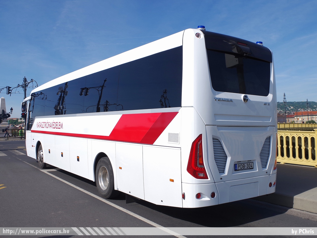 Temsa HD 12, Országos Katasztrófavédelmi Fõigazgatóság, fotó: PChris
Keywords: tûzoltóautó tûzoltó tûzoltóság magyar Magyarország katasztrófavédelem fire firetruck Hungary hungarian PDB-304
