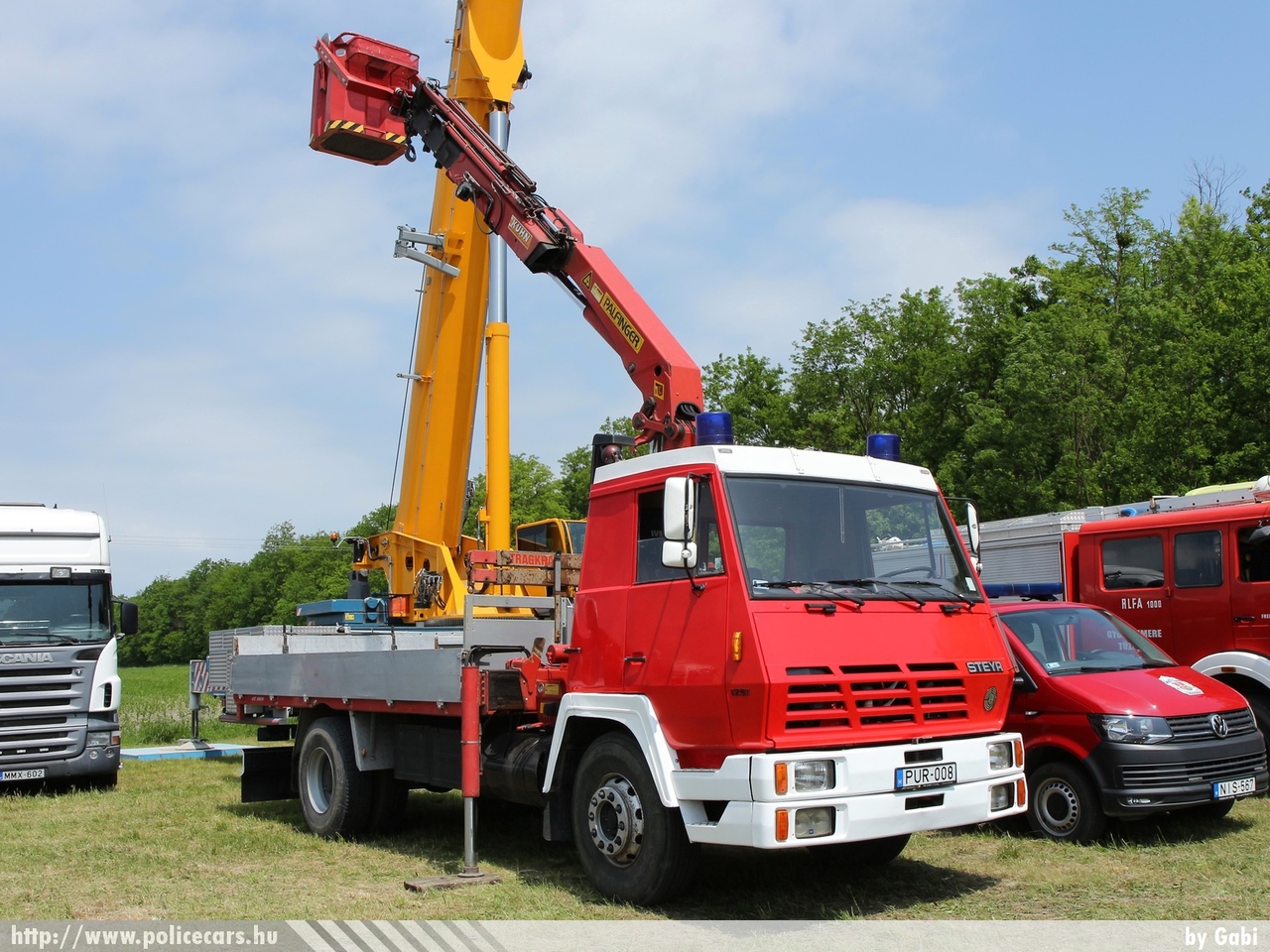 Steyr 1291, Gyõrszemere Község Önkéntes Tûzoltó Egyesület, fotó: Gabi
Keywords: ÖTE magyar Magyarország tûzoltó tûzoltóautó tûzoltóság Hungary hungarian fire firetruck PUR-008