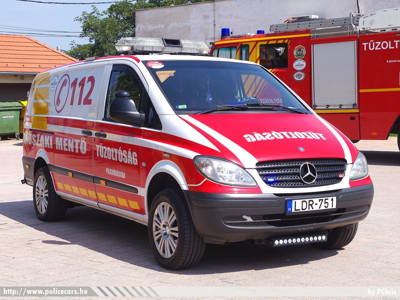 Mercedes Vito, Pilisvörösvári Önkéntes Tûzoltó Egyesület, fotó: PChris
Keywords: ÖTE magyar Magyarország tûzoltó tûzoltóautó tûzoltóság Hungary hungarian fire firetruck LDR-751