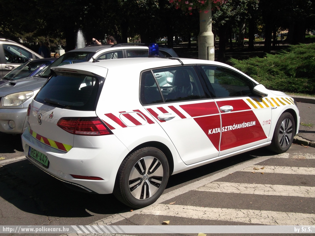Volkswagen eGolf, Csongrád Megyei Katasztrófavédelmi Igazgatóság, fotó: Sz.S.
Keywords: tûzoltóautó tûzoltó tûzoltóság magyar Magyarország katasztrófavédelem fire firetruck Hungary hungarian REW-447