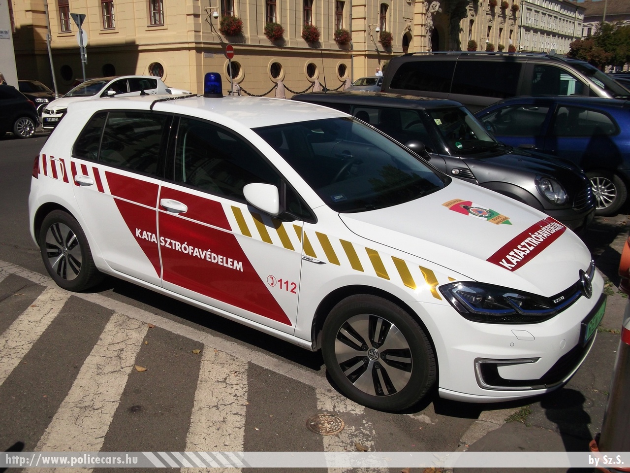 Volkswagen eGolf, Csongrád Megyei Katasztrófavédelmi Igazgatóság, fotó: Sz.S.
Keywords: tûzoltóautó tûzoltó tûzoltóság magyar Magyarország katasztrófavédelem fire firetruck Hungary hungarian REW-447