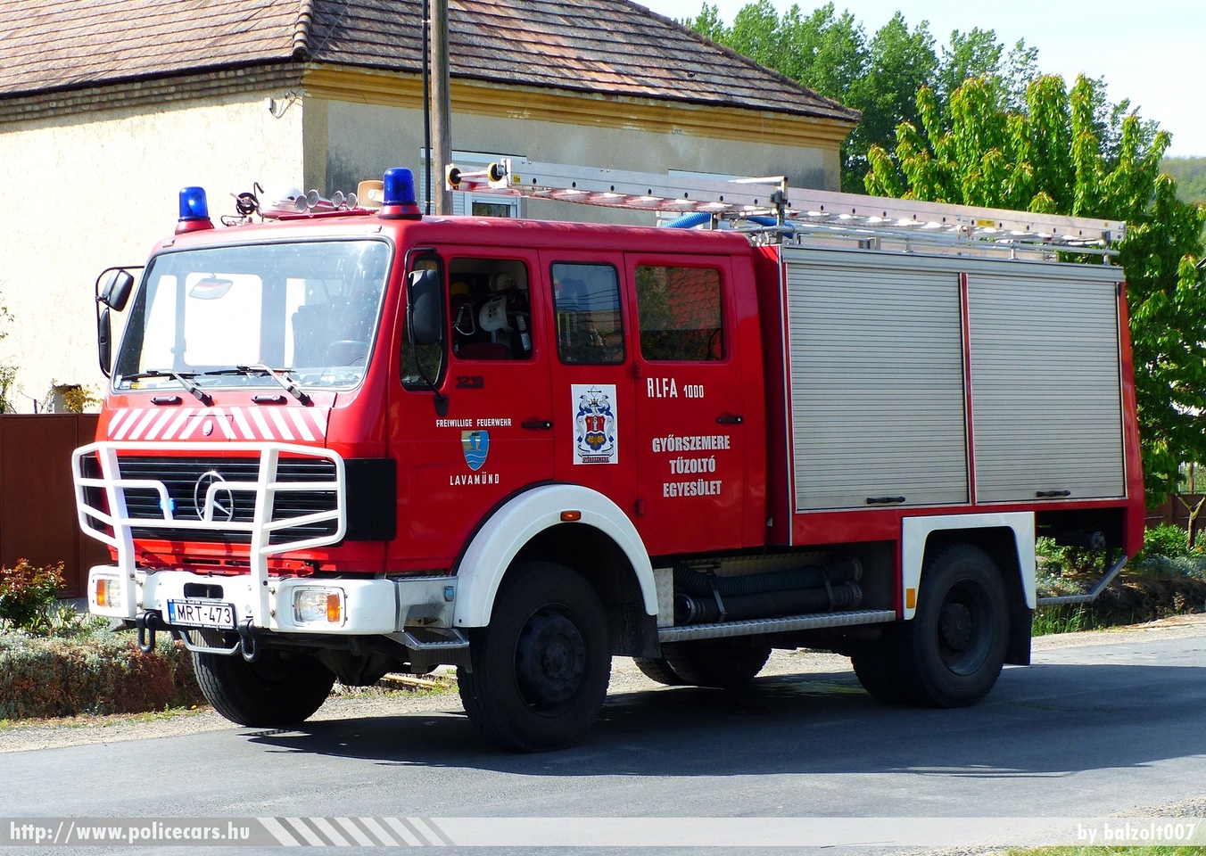 Mercedes, Gyõrszemerei Önkéntes Tûzoltó Egyesület, fotó: balzolt007
Keywords: tûzoltó tûzoltóautó tûzoltóság magyar Magyarország ÖTE hungarian Hungary fire firetruck MRT-473
