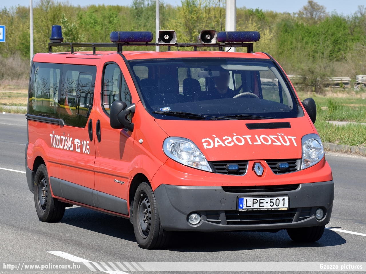 Renault Trafic, Somogy Megyei Katasztrófavédelmi Igazgatóság, fotó: Gzozzo pictures
Keywords: tûzoltóautó tûzoltó tûzoltóság magyar Magyarország katasztrófavédelem fire firetruck Hungary hungarian LPE-501