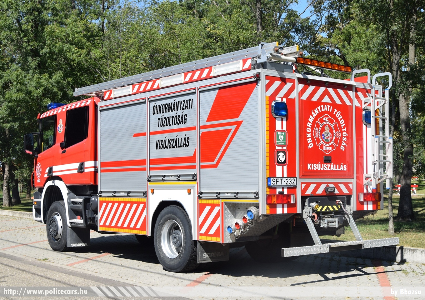 Scania P340, Kisújszállási Önkormányzati Tûzoltóparancsnokság, fotó: Bbazsa
Keywords: tûzoltóautó tûzoltó ÖTP tûzoltóság magyar Magyarország fire firetruck Hungary hungarian SFT-232