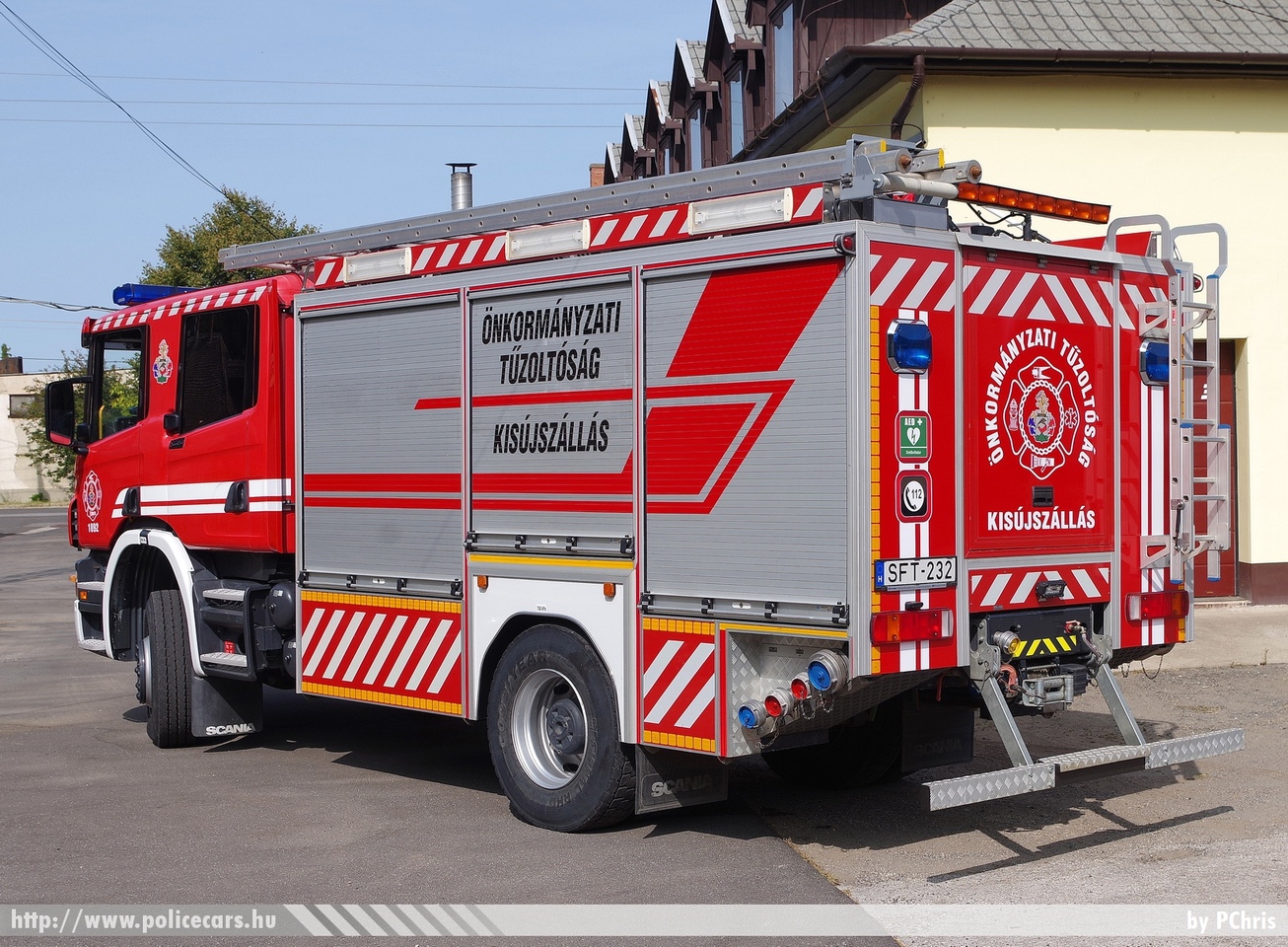 Scania P340, Kisújszállási Önkormányzati Tûzoltóparancsnokság, fotó: PChris
Keywords: tûzoltóautó tûzoltó ÖTP tûzoltóság magyar Magyarország fire firetruck Hungary hungarian SFT-232