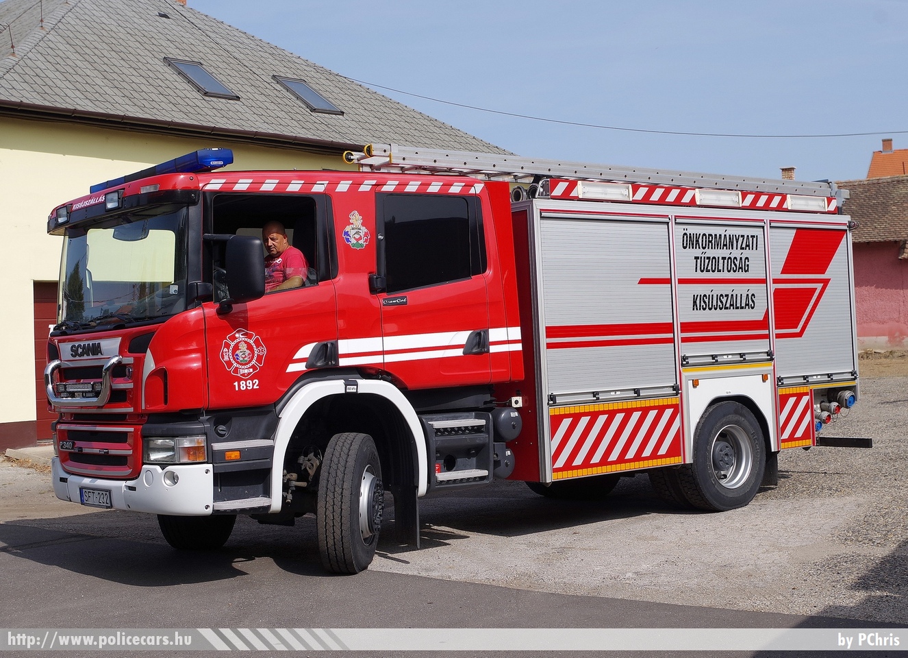 Scania P340, Kisújszállási Önkormányzati Tûzoltóparancsnokság, fotó: PChris
Keywords: tûzoltóautó tûzoltó ÖTP tûzoltóság magyar Magyarország fire firetruck Hungary hungarian SFT-232