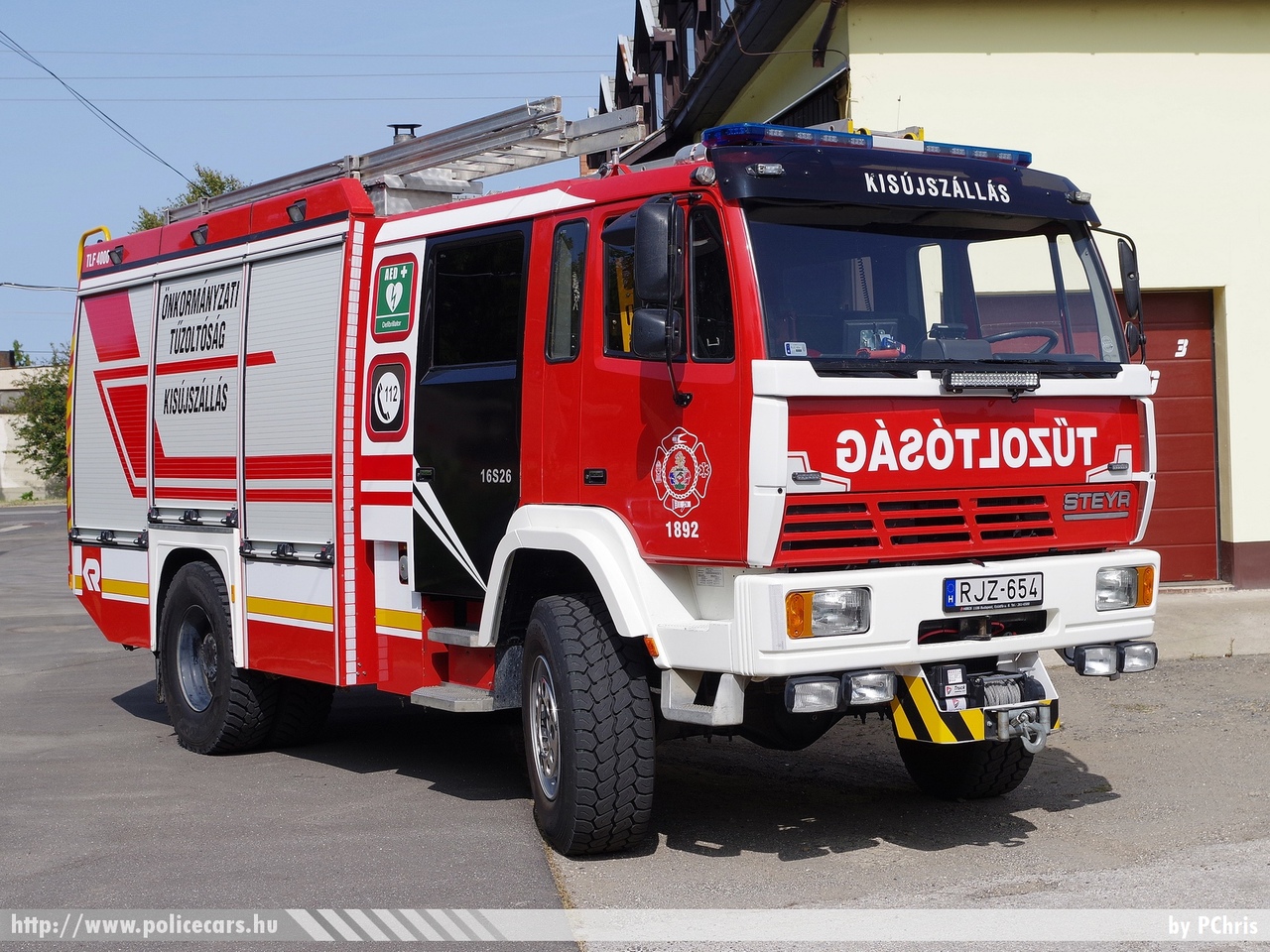 Steyr 16S26 Rosenbauer, Kisújszállási Önkormányzati Tûzoltóparancsnokság, fotó: PChris
Keywords: tûzoltóautó tûzoltó ÖTP tûzoltóság magyar Magyarország fire firetruck Hungary hungarian RJZ-654