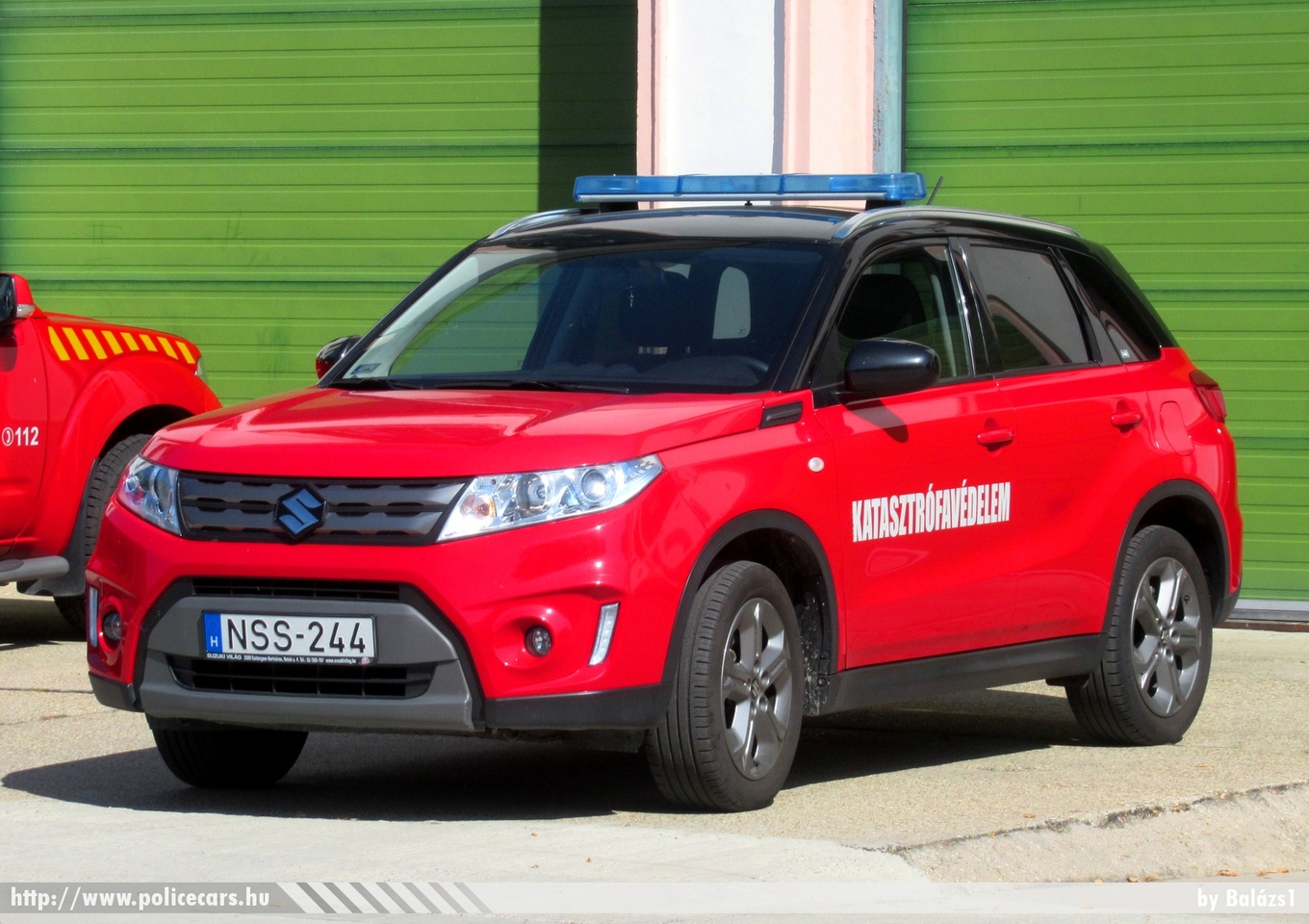 Suzuki Vitara, Komárom-Esztergom Megyei Katasztrófavédelmi Igazgatóság, Esztergomi Katasztrófavédelmi Kirendeltség, fotó: PChris
Keywords: tûzoltó tûzoltóautó fire firetruck hungarian Hungary magyar Magyarország NSS-244