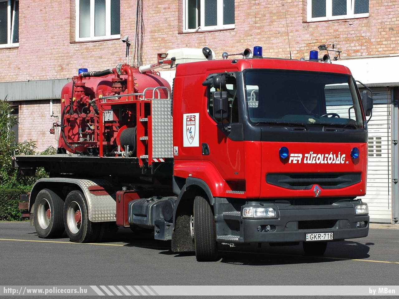 Renault, FER Tûzoltóság KFT, Tiszaújváros, fotó: MBen
Keywords: létesítményi tûzoltó tûzoltóautó tûzoltóság magyar Magyarország fire firetruck Hungary hungarian GKR-718