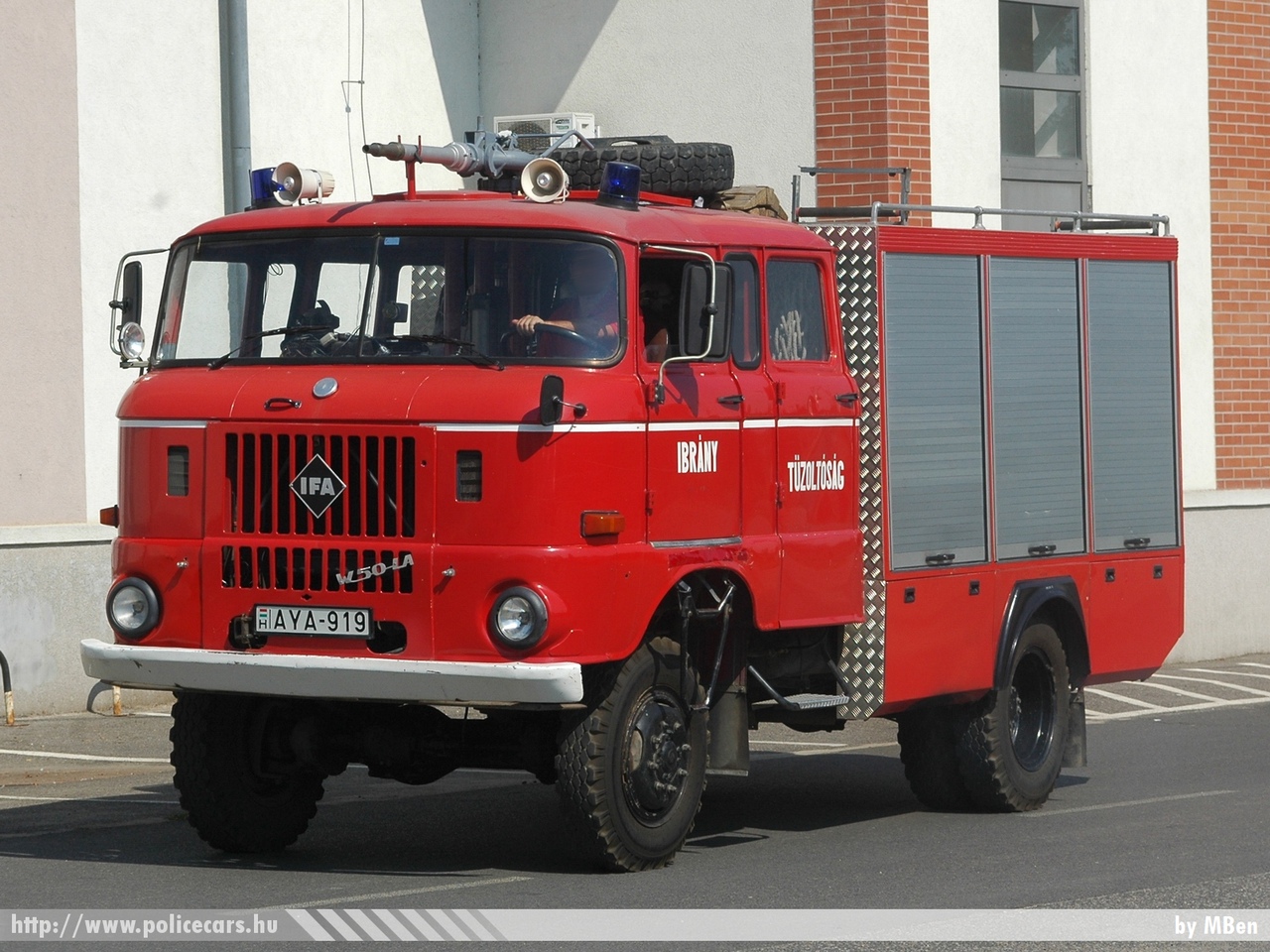 IFA W50LA, Ibrányi Önkormányzati Tûzoltóparancsnokság, fotó: MBen
Keywords: tûzoltóautó tûzoltó ÖTP tûzoltóság magyar Magyarország fire firetruck Hungary hungarian AYA-919