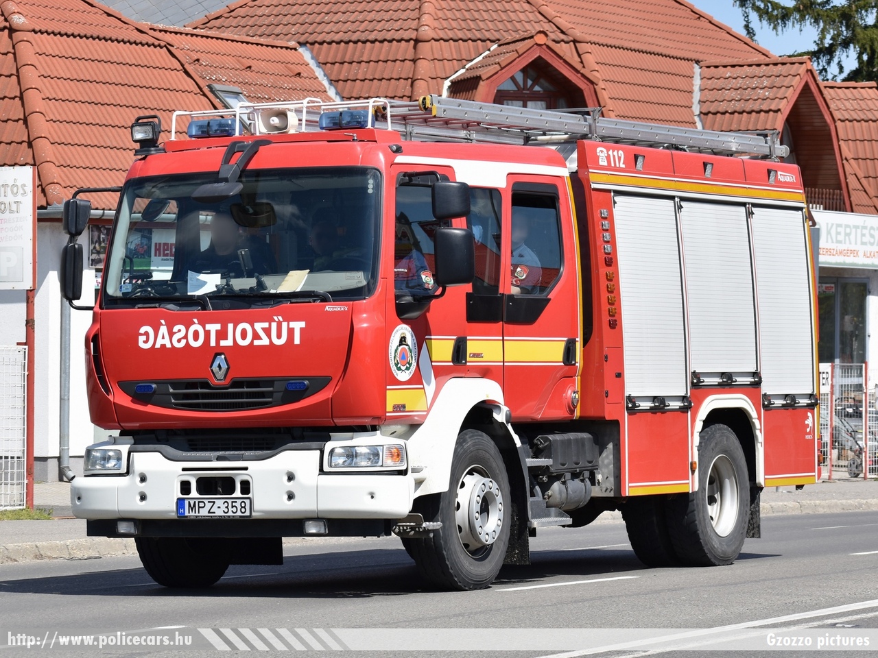 Renault Midlum 300 Heros Aquadux-X 3000, Somogy Megyei Katasztrófavédelmi Igazgatóság, Kaposvári Hivatásos Tûzoltóparancsnokság, fotó: Gzozzo pictures
Keywords: tûzoltóautó tûzoltó tûzoltóság magyar Magyarország katasztrófavédelem fire firetruck Hungary hungarian MPZ-358
