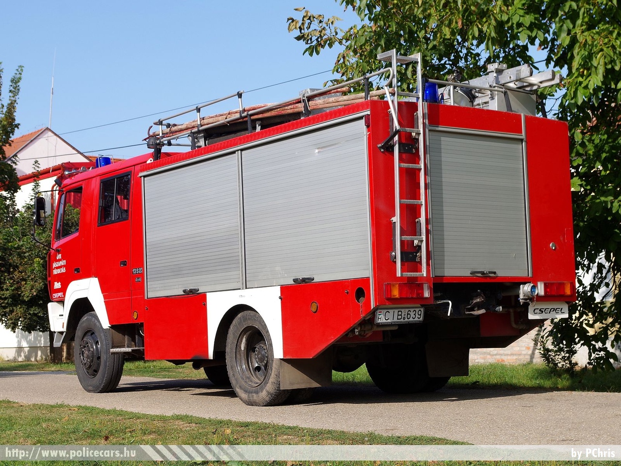 Steyr 13S23, Jászapáti Önkéntes Tûzoltó Egyesület, fotó: PChris
Keywords: tûzoltó tûzoltóautó tûzoltóság magyar Magyarország ÖTE hungarian Hungary fire firetruck CIB-639