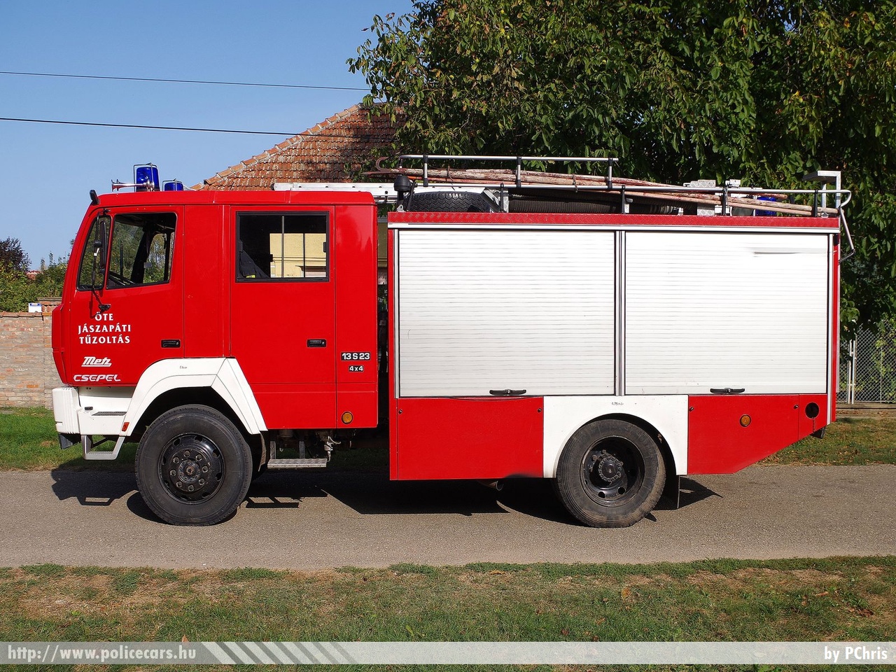 Steyr 13S23, Jászapáti Önkéntes Tûzoltó Egyesület, fotó: PChris
Keywords: tûzoltó tûzoltóautó tûzoltóság magyar Magyarország ÖTE hungarian Hungary fire firetruck CIB-639