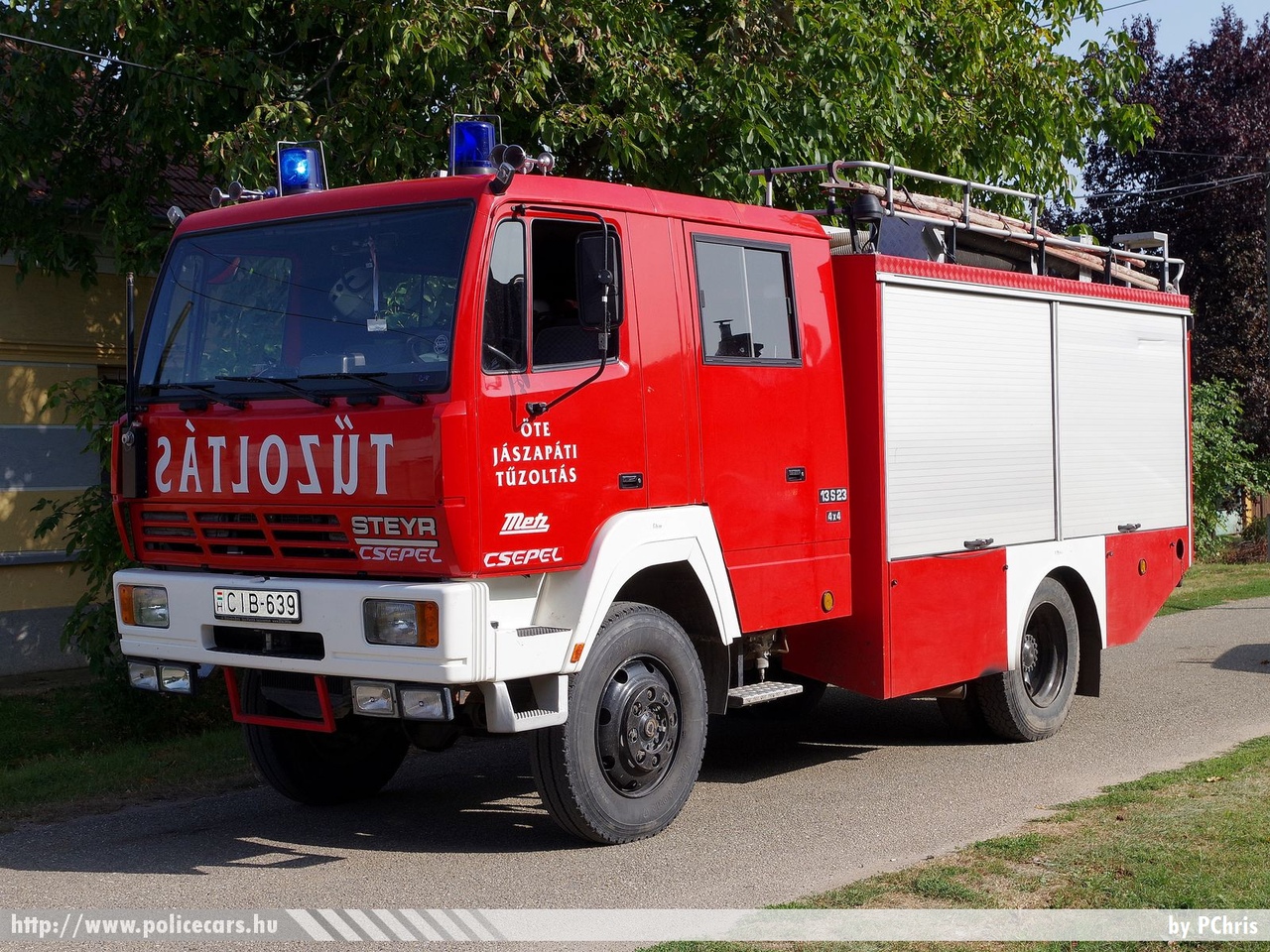 Steyr 13S23, Jászapáti Önkéntes Tûzoltó Egyesület, fotó: PChris
Keywords: tûzoltó tûzoltóautó tûzoltóság magyar Magyarország ÖTE hungarian Hungary fire firetruck CIB-639