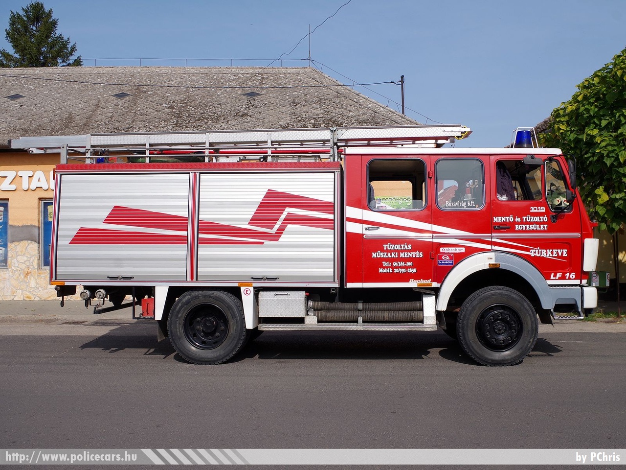 Mercedes 1019, Túrkevei Önkéntes Tûzoltó Egyesület, fotó: PChris
Keywords: tûzoltó tûzoltóautó tûzoltóság magyar Magyarország ÖTE hungarian Hungary fire firetruck MJR-735
