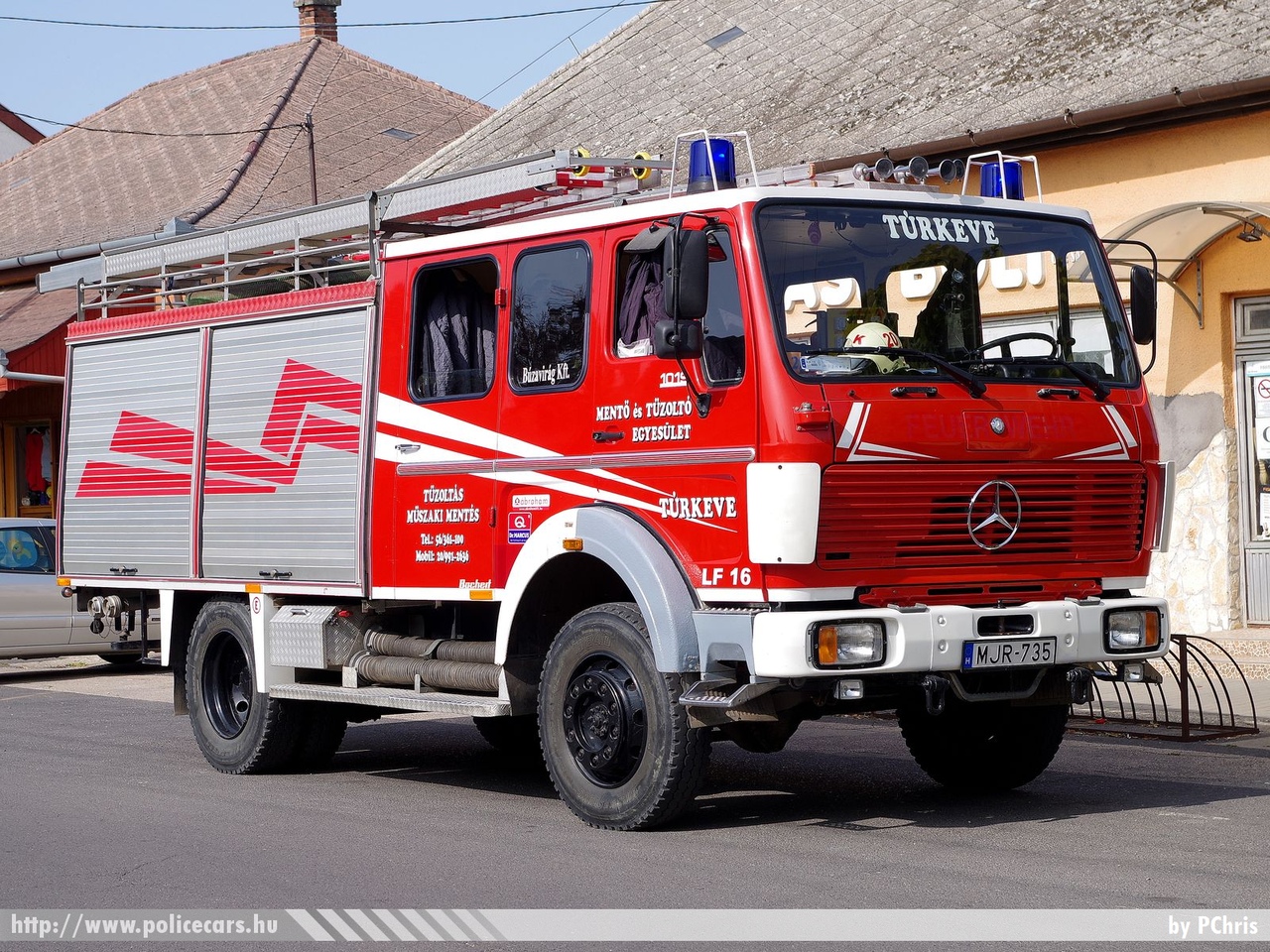 Mercedes 1019, Túrkevei Önkéntes Tûzoltó Egyesület, fotó: PChris
Keywords: tûzoltó tûzoltóautó tûzoltóság magyar Magyarország ÖTE hungarian Hungary fire firetruck MJR-735