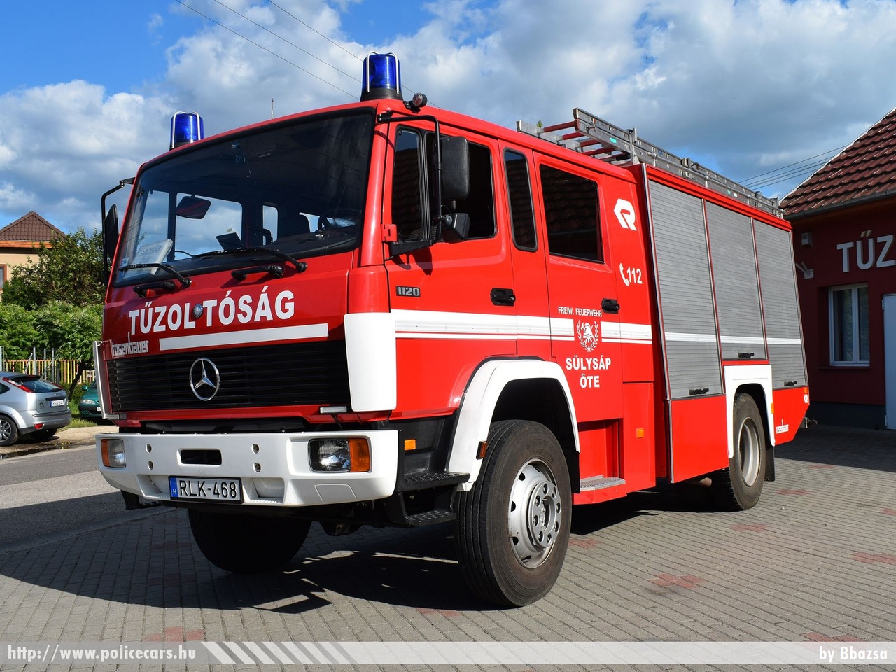 Mercedes 1120 Rosenbauer, Sülysápi Önkéntes Tûzoltó Egyesület, fotó: Bbazsa
Keywords: tûzoltó tûzoltóautó tûzoltóság magyar Magyarország ÖTE hungarian Hungary fire firetruck RLK-468