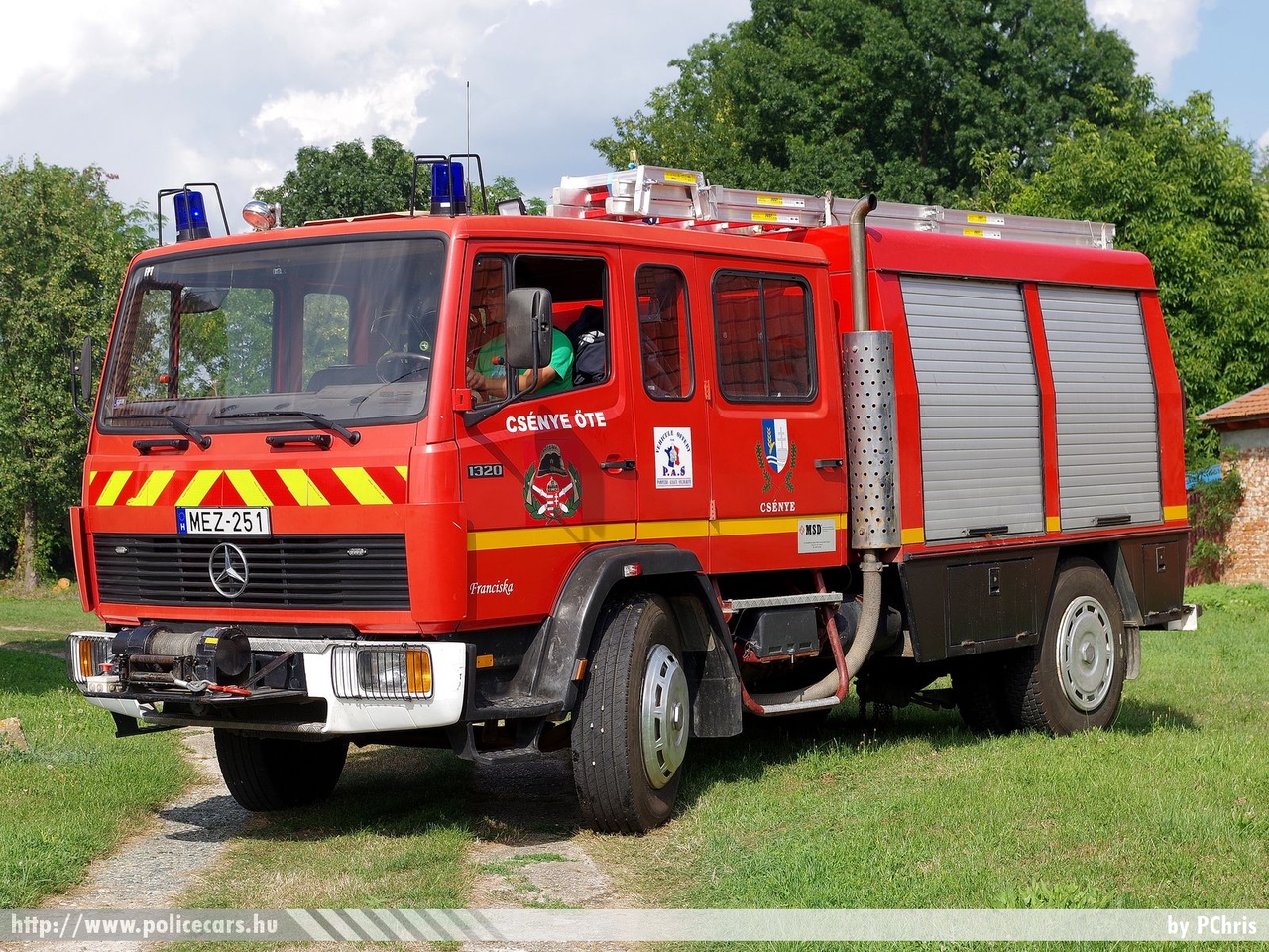Mercedes-Benz 1320, Csénye Község Önkéntes Tûzoltó Egyesülete, fotó: PChris
Keywords: tûzoltó tûzoltóautó tûzoltóság magyar Magyarország ÖTE hungarian Hungary fire firetruck MEZ-251