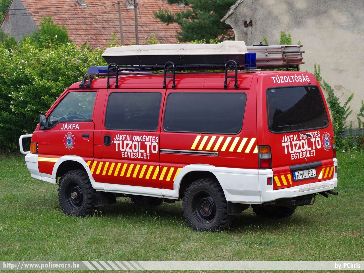 Mitsubishi L300, Jákfai Önkéntes Tûzoltó Egyesület, fotó: PChris
Keywords: tûzoltó tûzoltóautó tûzoltóság magyar Magyarország ÖTE hungarian Hungary fire firetruck KWL-634