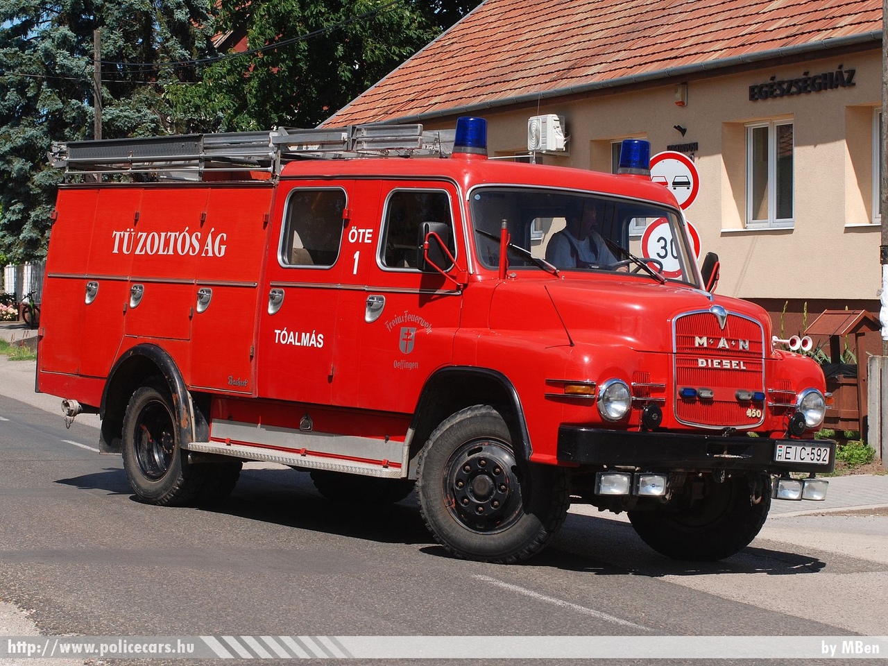 MAN 450 HA TLF 16, Tóalmási Önkéntes Tûzoltó Egyesület, fotó: MBen
Keywords: tûzoltó tûzoltóautó tûzoltóság magyar Magyarország ÖTE hungarian Hungary fire firetruck EIC-592