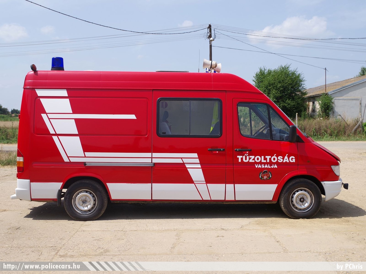 Mercedes Sprinter, Vasaljai Önkéntes Tûzoltó Egyesület, fotó: PChris
Keywords: tûzoltó tûzoltóautó tûzoltóság magyar Magyarország ÖTE hungarian Hungary fire firetruck LSP-793