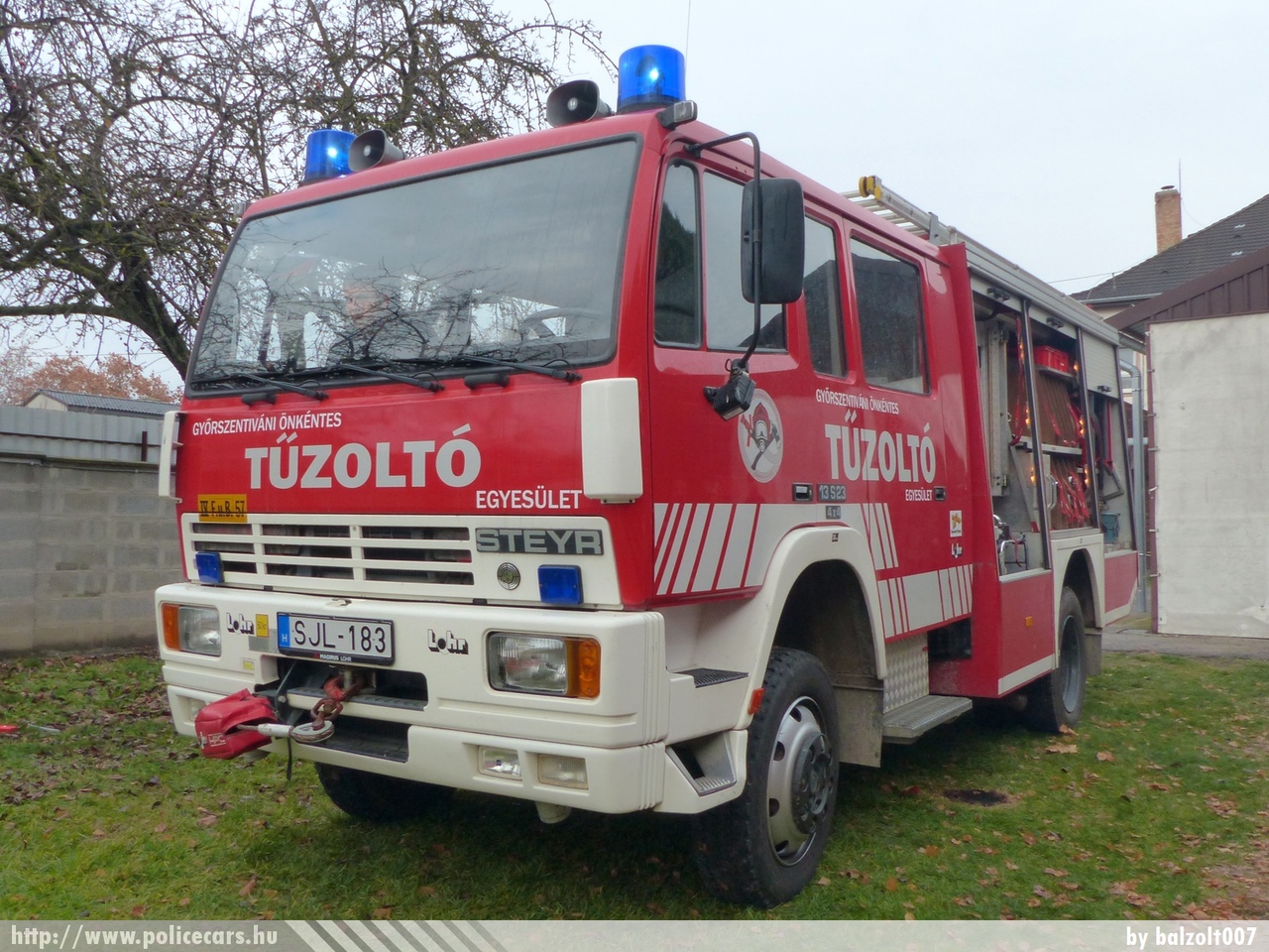 Steyr 13s23 4x4, Gyõrszentiváni Önkéntes Tûzoltó Egyesület, fotó: balzolt007
Keywords: tûzoltó tûzoltóautó tûzoltóság magyar Magyarország ÖTE hungarian Hungary fire firetruck SJL-183