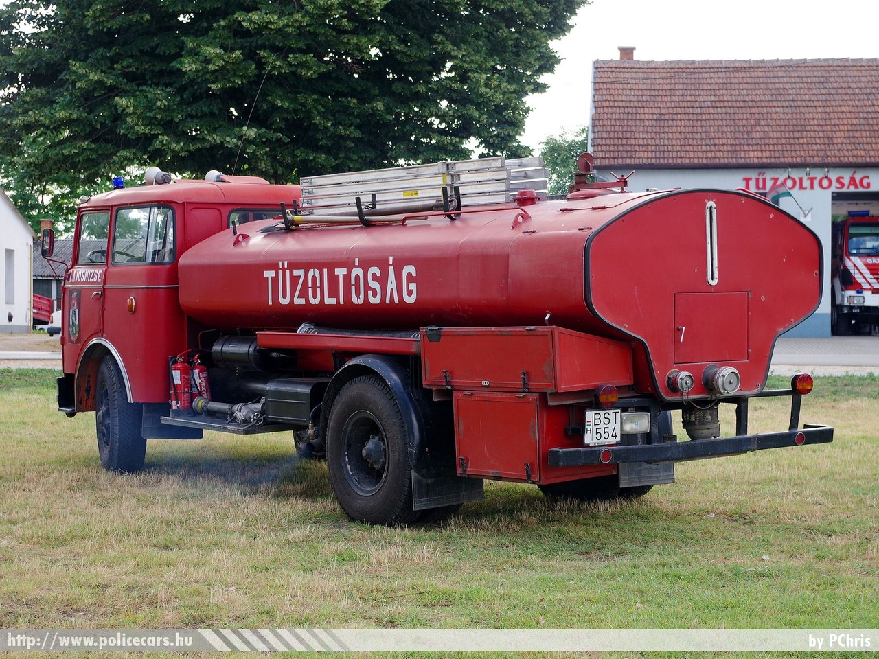 Skoda Liaz 706 MT, Városi Tûzoltó Egyesület Lajosmizse, fotó: PChris
Keywords: tûzoltó tûzoltóautó tûzoltóság magyar Magyarország ÖTE hungarian Hungary fire firetruck BST-554