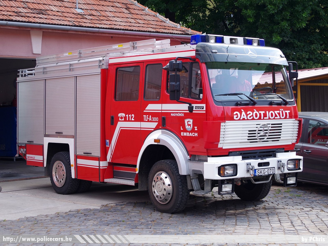 Mercedes 1227 TLF-A 3000 , Nagykõrösi Önkormányzati Tûzoltóparancsnokság, fotó: PChris
Keywords: tûzoltóautó tûzoltó ÖTP tûzoltóság magyar Magyarország fire firetruck Hungary hungarian SKG-070