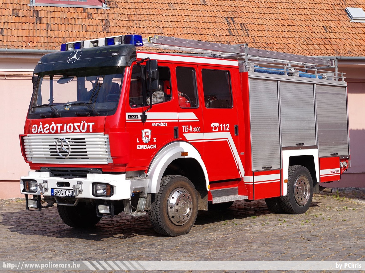 Mercedes 1227 TLF-A 3000 , Nagykõrösi Önkormányzati Tûzoltóparancsnokság, fotó: PChris
Keywords: tûzoltóautó tûzoltó ÖTP tûzoltóság magyar Magyarország fire firetruck Hungary hungarian SKG-070
