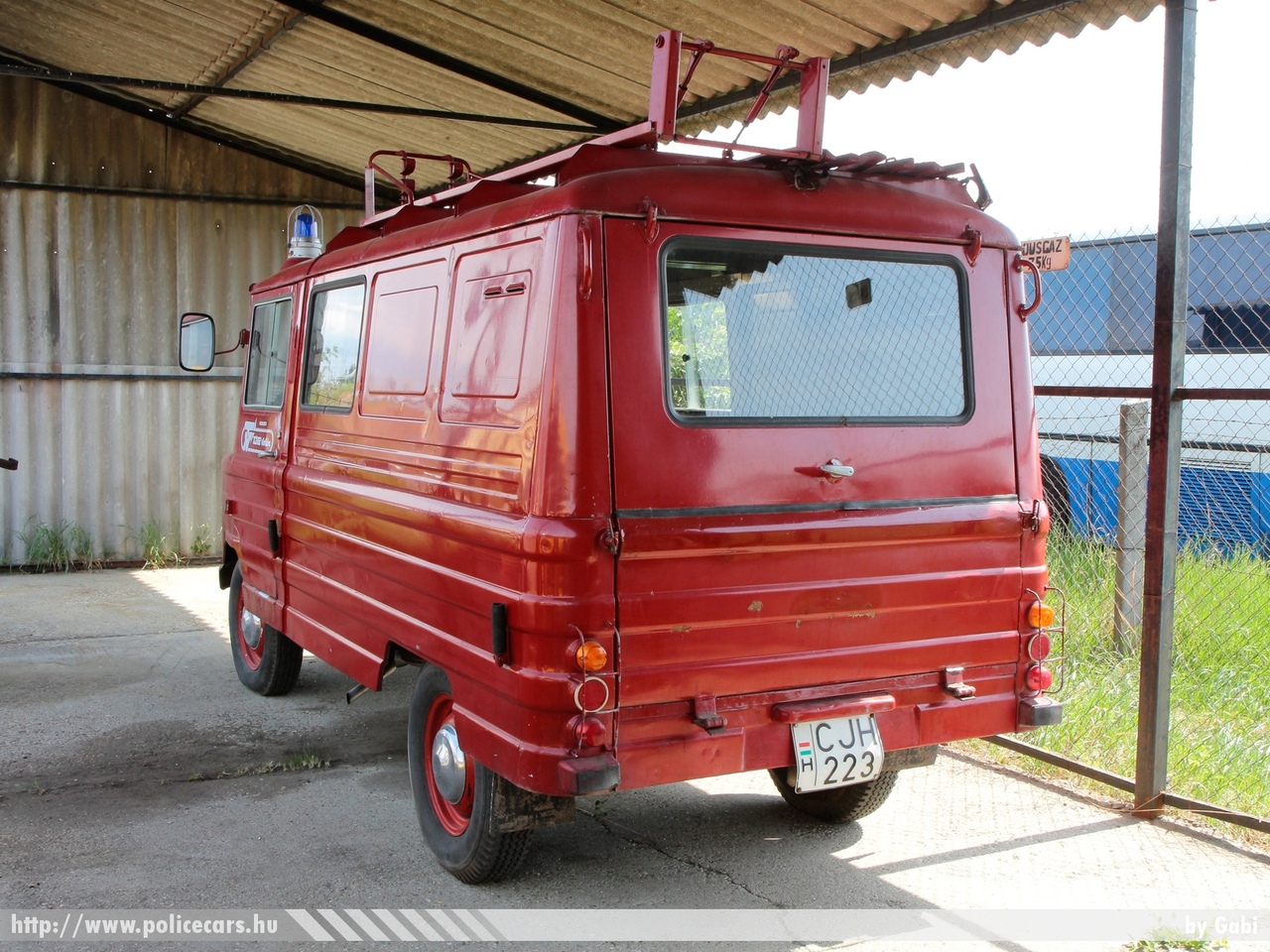 Zuk A15, Tisza Volán, fotó: Gabi
Keywords: létesítményi tûzoltó tûzoltóautó tûzoltóság magyar Magyarország fire firetruck Hungary hungarian CJH-223