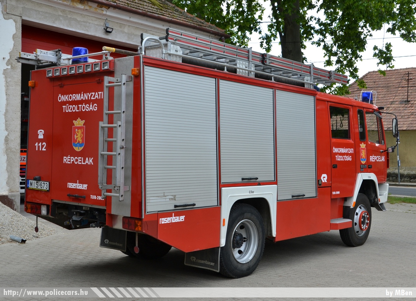 Steyr 12S21 4x4 TLF2000 Rosenbauer, Répcelaki Önkormányzati Tûzoltóparancsnokság, fotó: MBen
Keywords: tûzoltóautó tûzoltó ÖTP tûzoltóság magyar Magyarország fire firetruck Hungary hungarian MIS-673