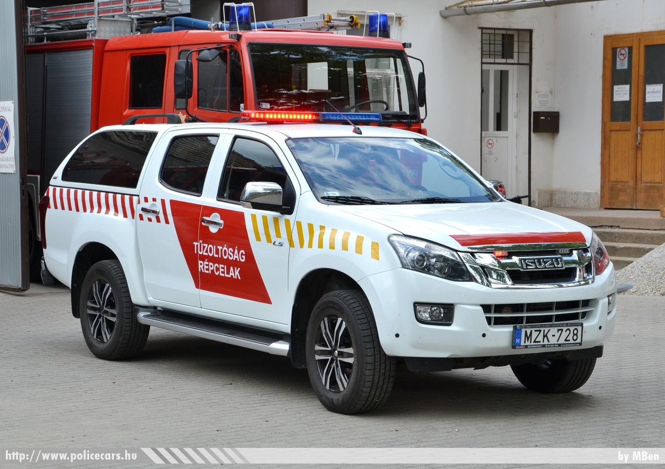 Isuzu D-Max, Répcelaki Önkormányzati Tûzoltóparancsnokság, fotó: MBen
Keywords: tûzoltóautó tûzoltó ÖTP tûzoltóság magyar Magyarország fire firetruck Hungary hungarian MZK-728