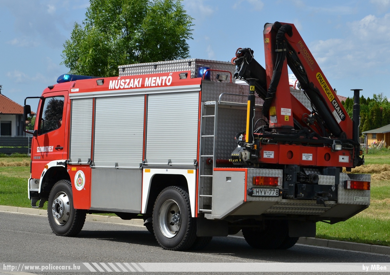 Mercedes-Benz Atego 1225, Szombathelyi Hivatásos Tûzoltóparancsnokság, fotó: MBen
Keywords: tûzoltóautó tûzoltó tûzoltóság magyar Magyarország katasztrófavédelem fire firetruck Hungary hungarian HYV-778