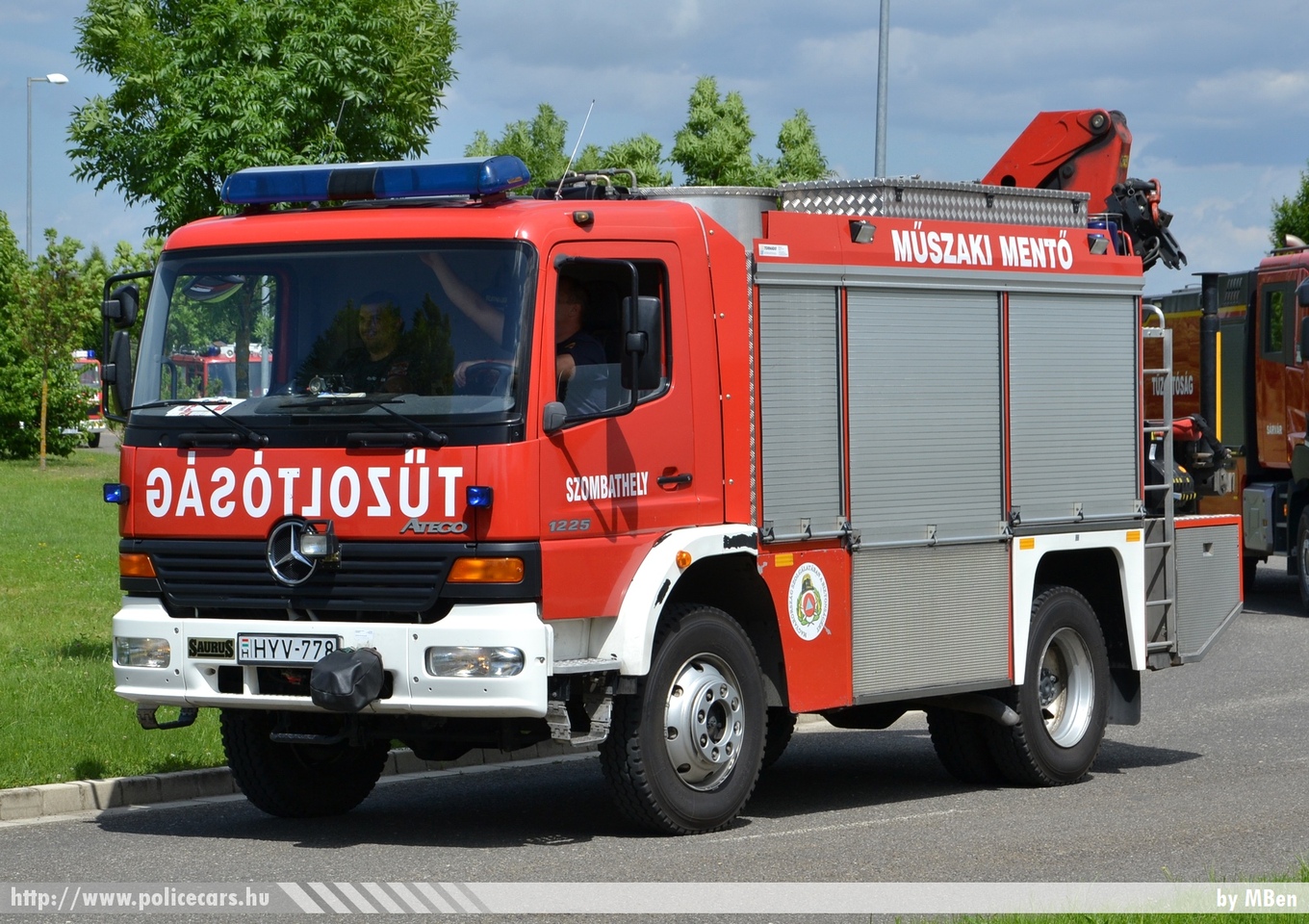 Mercedes-Benz Atego 1225, Szombathelyi Hivatásos Tûzoltóparancsnokság, fotó: MBen
Keywords: tûzoltóautó tûzoltó tûzoltóság magyar Magyarország katasztrófavédelem fire firetruck Hungary hungarian HYV-778