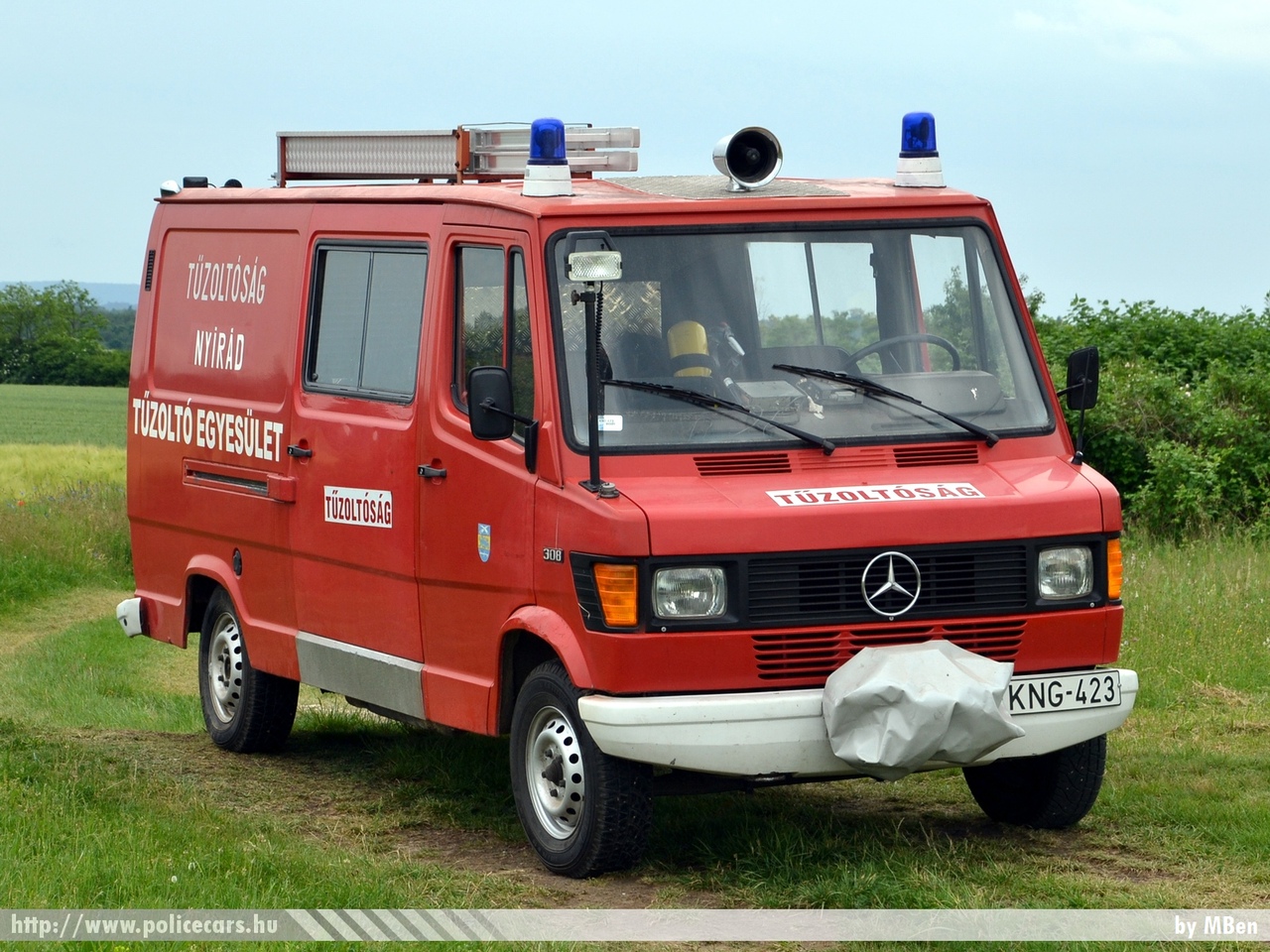 Mercedes-Benz 308, Nyirádi Önkéntes Tûzoltó Egyesület, fotó: MBen
Keywords: tûzoltó tûzoltóautó tûzoltóság magyar Magyarország ÖTE hungarian Hungary fire firetruck KNG-423