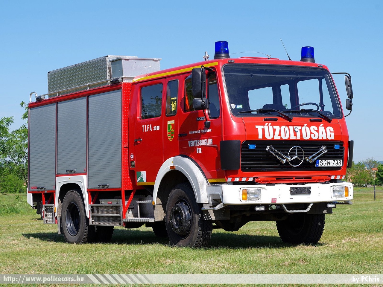 Mercedes-Benz 1222 TLFA 3000, Vértesboglár Község Önkéntes Tûzoltó Egyesülete, fotó: PChris
Keywords: tûzoltó tûzoltóautó tûzoltóság magyar Magyarország ÖTE hungarian Hungary fire firetruck SGW-798