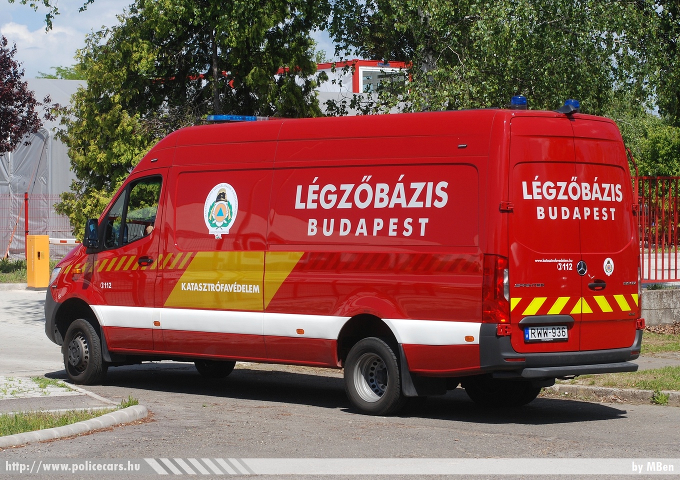Mercedes Sprinter III, Fõvárosi Katasztrófavédelmi Igazgatóság, légzõbázis, fotó: MBen
Keywords: tûzoltóautó tûzoltó tûzoltóság magyar Magyarország katasztrófavédelem fire firetruck Hungary hungarian RWW-936