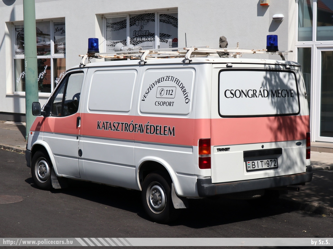 Ford Transit, Csongrád-Csanád Megyei Katasztrófavédelmi Igazgatóság, fotó: Sz.S.
Keywords: tûzoltóautó tûzoltó tûzoltóság magyar Magyarország katasztrófavédelem fire firetruck Hungary hungarian BIT-972
