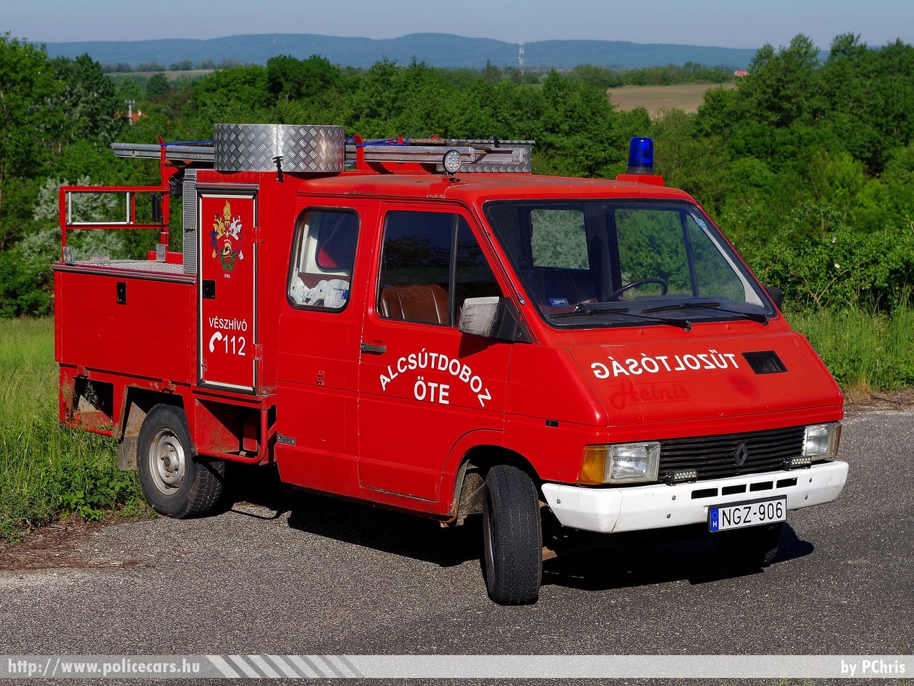 Renault Trafic P1000, Alcsútdoboz Község Önkéntes Tûzoltó Egyesület, fotó: PChris
Keywords: tûzoltó tûzoltóautó tûzoltóság magyar Magyarország ÖTE hungarian Hungary fire firetruck NGZ-906