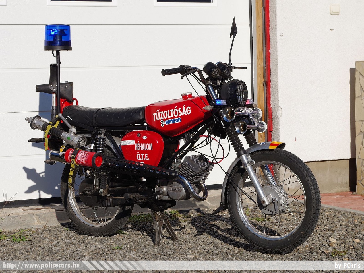 Simson S51N, Héhalom Önkéntes Tûzoltó Egyesület, fotó: PChris
Keywords: tûzoltó tûzoltómotor tûzoltóság magyar Magyarország ÖTE hungarian Hungary fire firemotorcycle