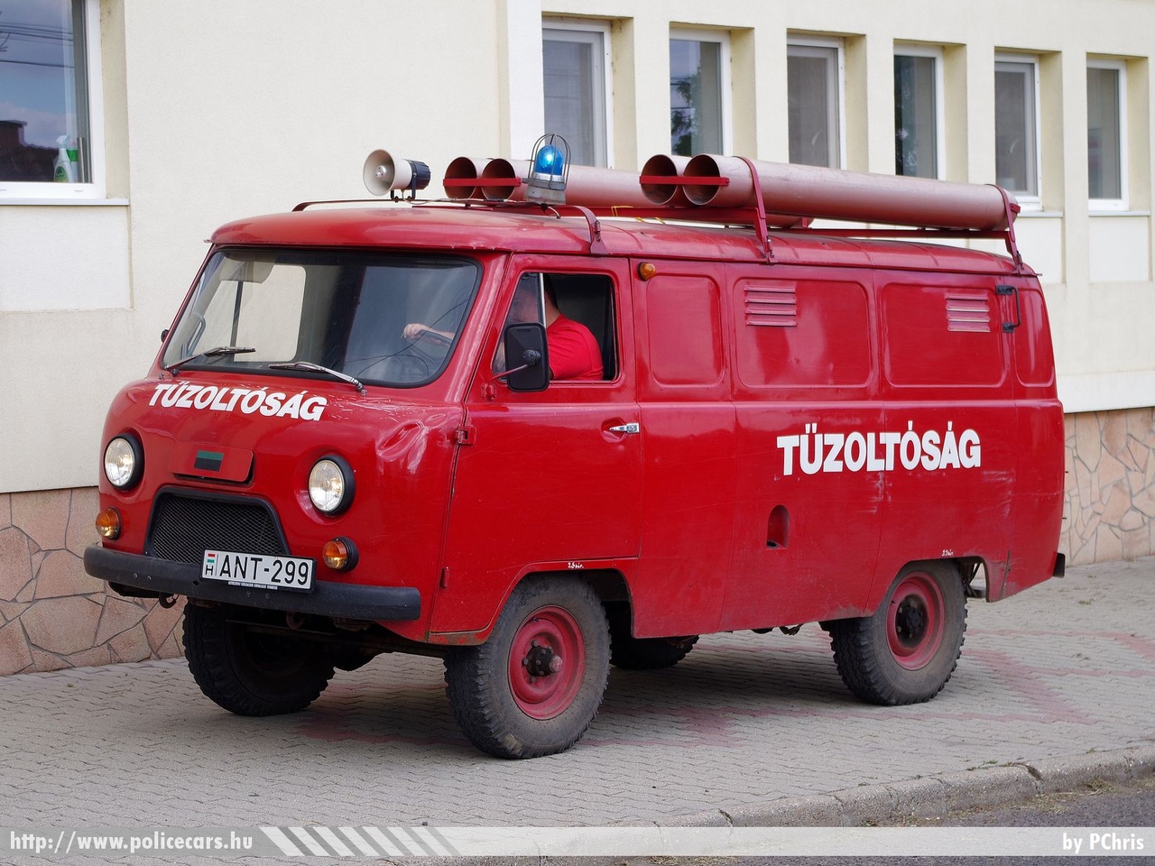 UAZ 452, Községi Önkéntes Tûzoltó Egyesület Markaz, fotó: PChris
Keywords: tûzoltó tûzoltóautó tûzoltóság magyar Magyarország ÖTE hungarian Hungary fire firetruck ANT-299