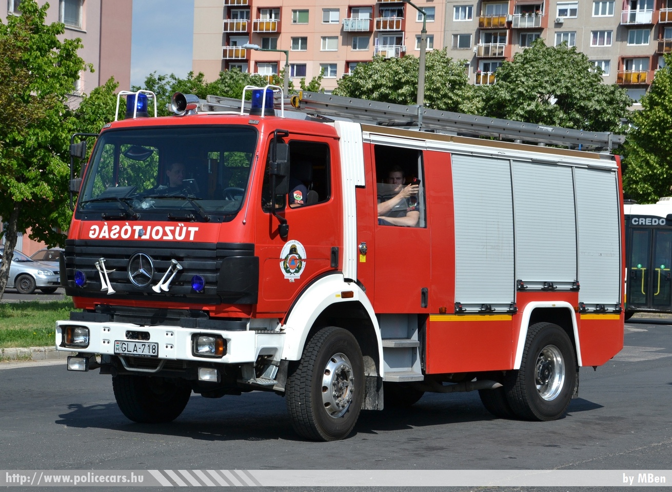 Mercedes 1234 Rosenbauer TLF 4000 AT, Székesfehérvári Hivatásos Tûzoltóságparancsnokság, fotó: MBen
Keywords: tûzoltóautó tûzoltó tûzoltóság magyar Magyarország katasztrófavédelem fire firetruck Hungary hungarian GLA-718