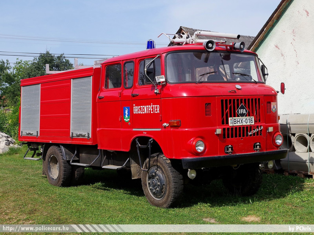 IFA W50LA, Õriszentpéteri Önkéntes Tûzoltó Egyesület, fotó: PChris
Keywords: tûzoltó tûzoltóautó tûzoltóság magyar Magyarország ÖTE hungarian Hungary fire firetruck BHX-016