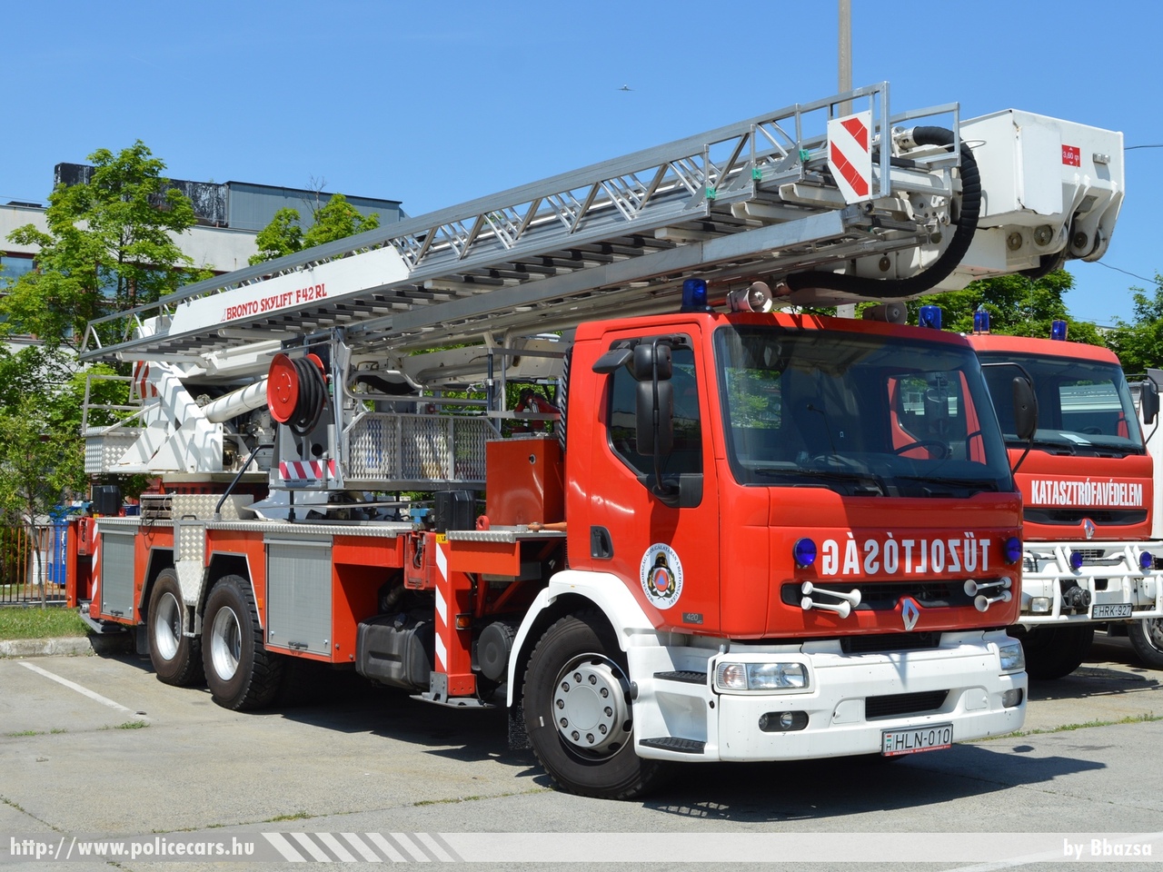 Renault Premium 420 Bronto Skylift F42 RL, Gyulai Hivatásos Tûzoltóparancsnokság, fotó: Bbazsa
Keywords: tûzoltóautó tûzoltó tûzoltóság magyar Magyarország katasztrófavédelem fire firetruck Hungary hungarian HLN-010